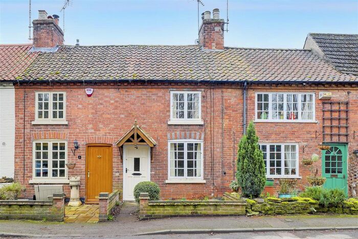 2 Bedroom Cottage For Sale In New Road, Oxton, Nottinghamshire, NG25