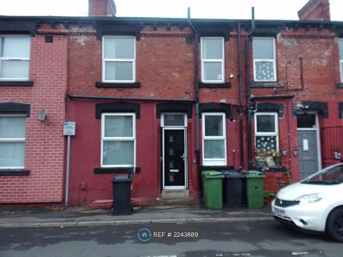 2 Bedroom Terraced House To Rent In Edgware Grove, Leeds, LS8