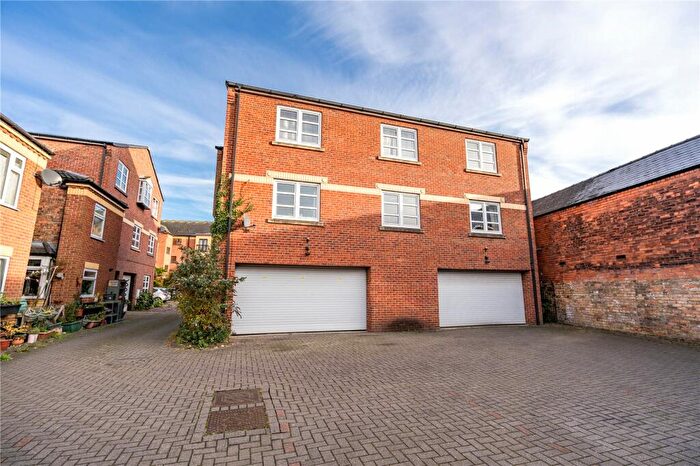 2 Bedroom Apartment For Sale In Wellowgate Mews, Grimsby, Lincolnshire, DN32