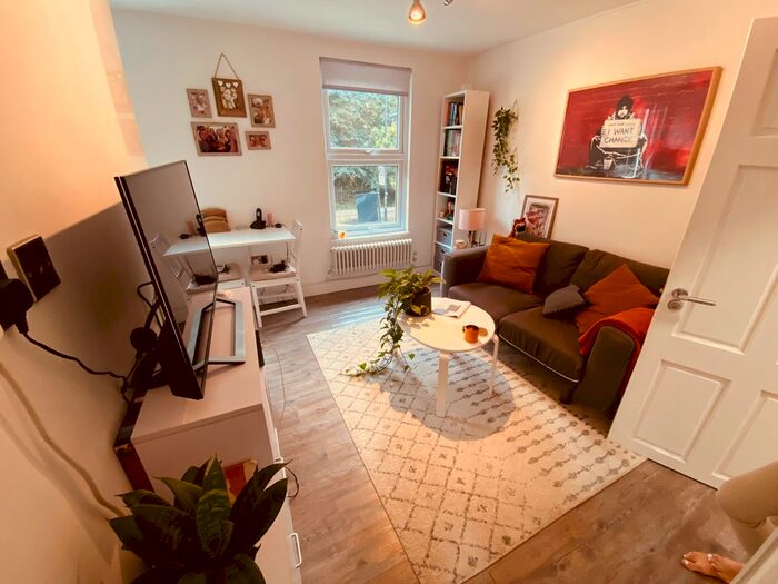 1 Bedroom Flat To Rent In Dulwich Road, Herne Hill, SE24