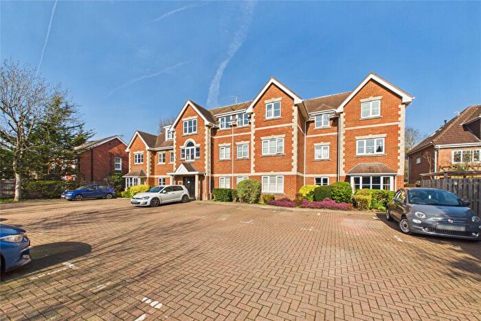 2 Bedroom Apartment For Sale In Yorktown Road, Sandhurst, Berkshire, GU47