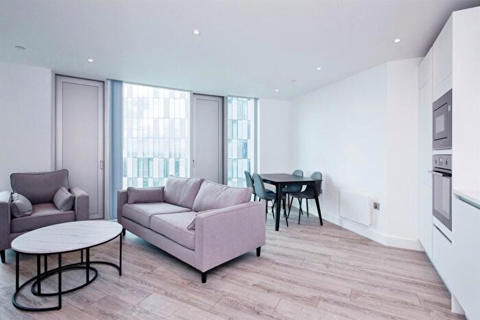 2 Bedroom Flat To Rent In Thr, New Jackson, M15