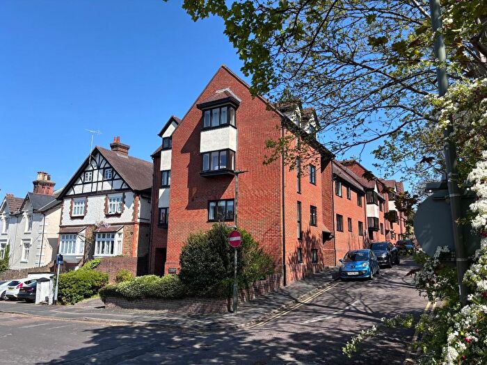1 Bedroom Flat For Sale In Warren Road, Guildford, GU1