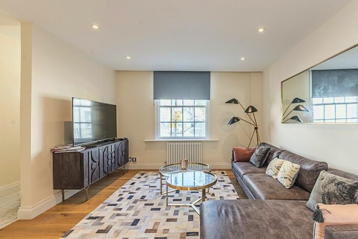 3 Bedroom Flat To Rent In Montpelier Place, London, SW7