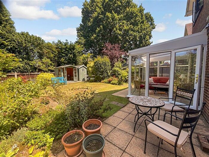 4 Bedroom Link Detached House For Sale In Beacon Walk, Tenterden, Kent, TN30