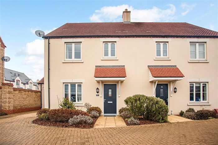 3 Bedroom Semi-Detached House For Sale In Haydock Road, Bicester, OX26