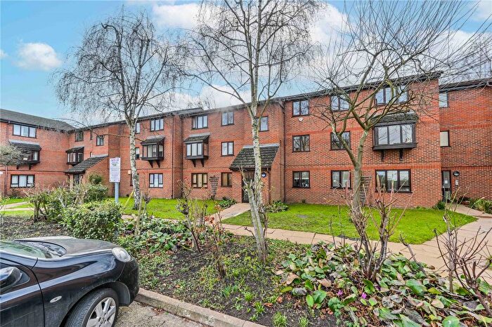 2 Bedroom Flat For Sale In Eastern Road, London, N22