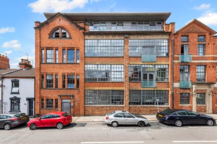 2 Bedroom Apartment For Sale In Grove Road, The Mounts, Northampton, NN1