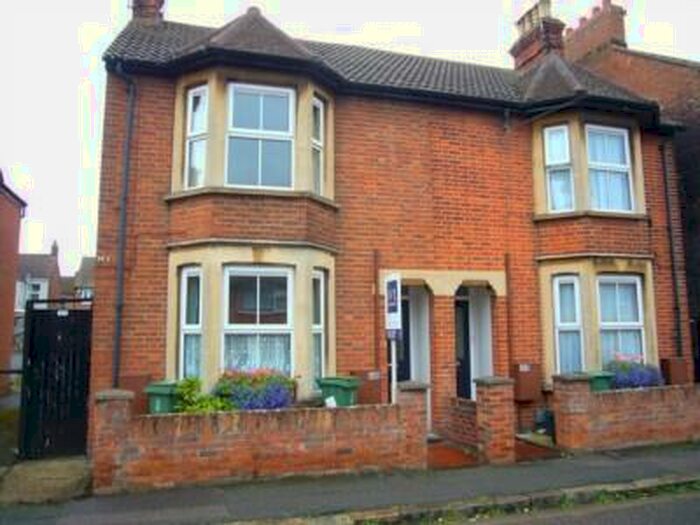 1 Bedroom Maisonette To Rent In Victoria Street, Aylesbury, HP20