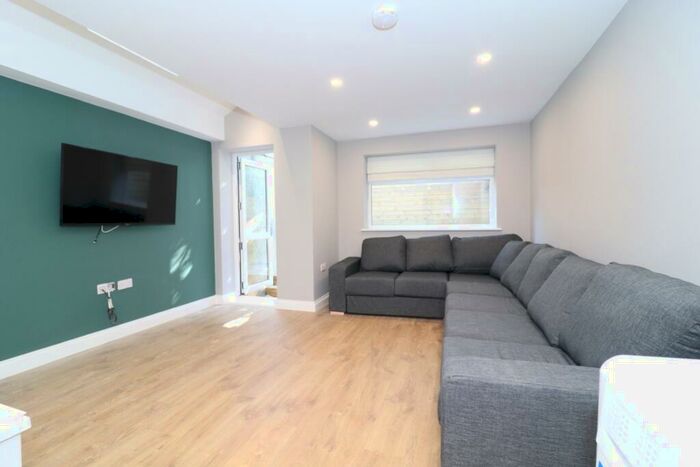 6 Bedroom Terraced House To Rent In Rhymney Street, Cathays, CF24