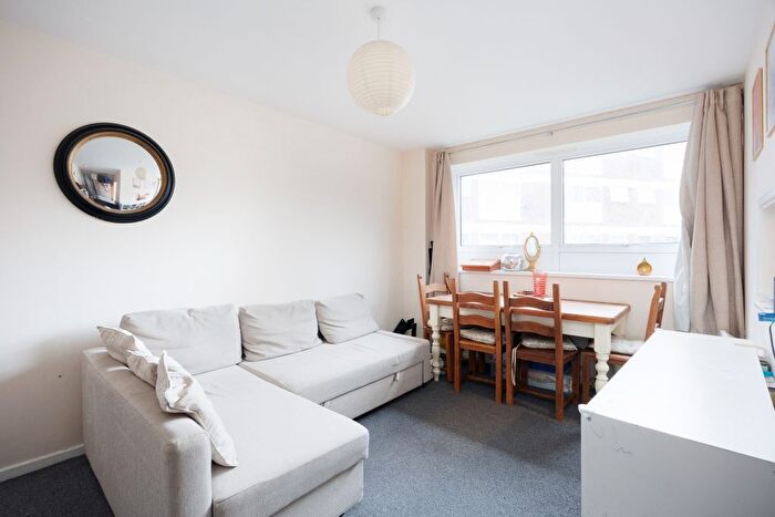 1 Bedroom Flat To Rent In St. Stephens Terrace, London, SW8