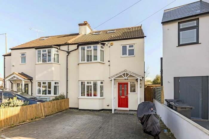 4 Bedroom Semi-Detached House To Rent In Manor Grove, Richmond TW9