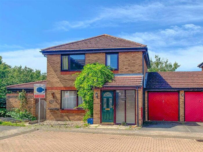 3 Bedroom Detached House To Rent In Murrey Close, Shenley Lodge, Milton Keynes, MK5