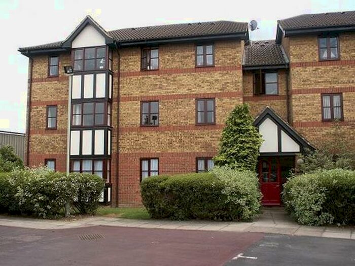2 Bedroom Flat To Rent In Redwood Grove, Bedford, MK42