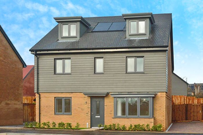 5 Bedroom Detached House For Sale In Jersey Way, Whitehouse Park, Milton Keynes, MK8