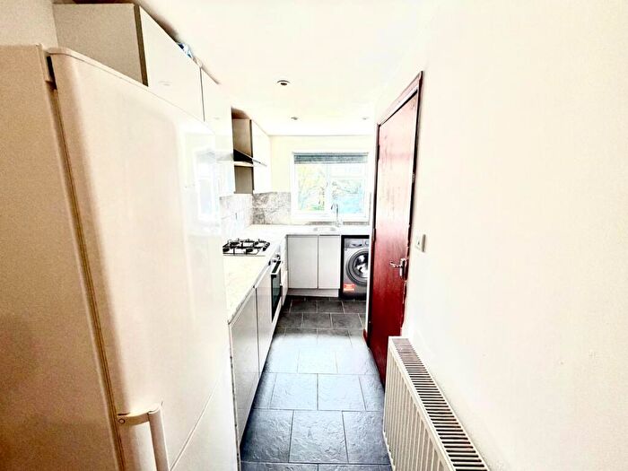 3 Bedroom Flat To Rent In Carlisle Gardens, Ilford, IG1