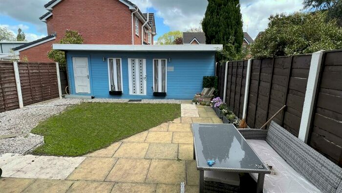 2 Bedroom Semi-Detached House For Sale In Paisley Park, Farnworth, Bolton, BL4