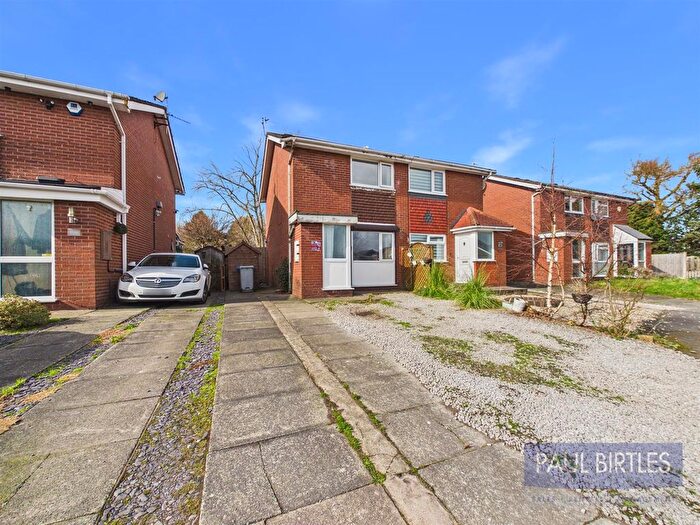 2 Bedroom Semi Detached House For Sale In Rossett Drive, Davyhulme, Trafford, M41