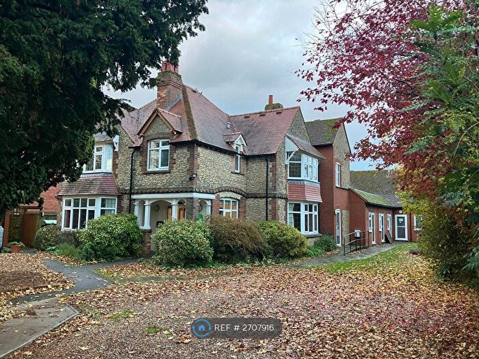 2 Bedroom Flat To Rent In Churchway, Haddenham, Aylesbury, HP17