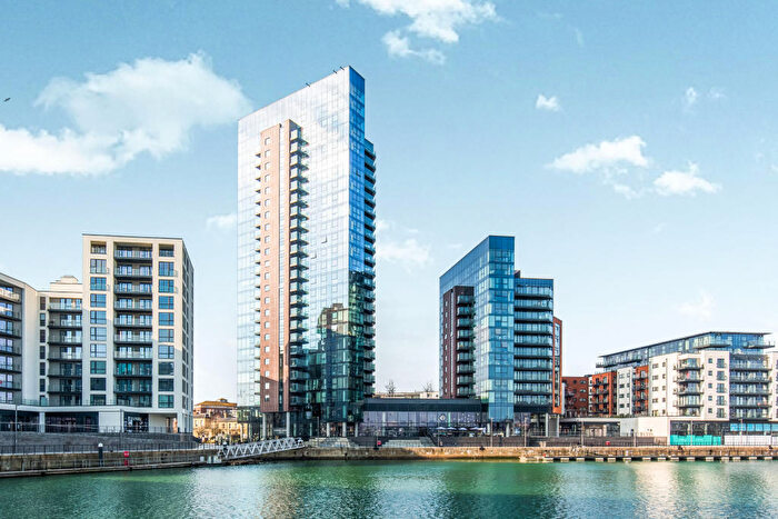 2 Bedroom Apartment To Rent In The Hawkins Tower, Admirals Quay, Ocean Way, Southampton, SO14