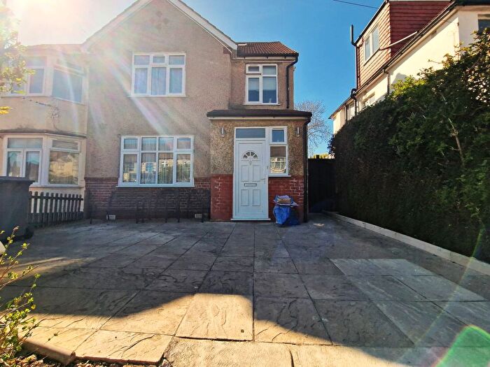 6 Bedroom Semi-Detached House To Rent In Cranleigh Gardens, Harrow, HA3