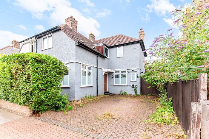 4 Bedroom Detached House To Rent In Topsham Road, Tooting, London, SW17
