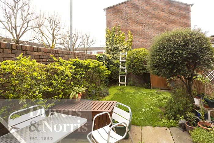 2 Bedroom End Of Terrace House To Rent In Conistone Way, Holloway, London, N7