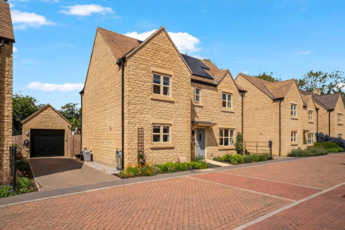 Detached House For Sale In Daisy Crescent, Eynsham, Oxfordshire, OX29