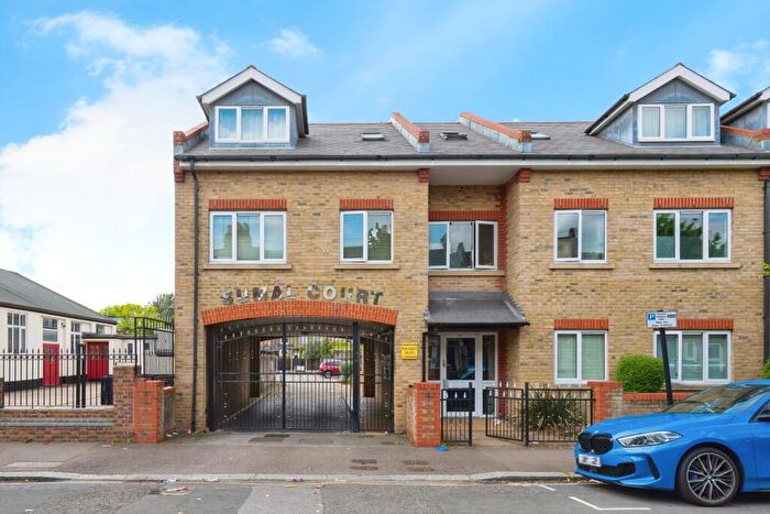 2 Bedroom Flat To Rent In Ashville Road, Leyton, E11