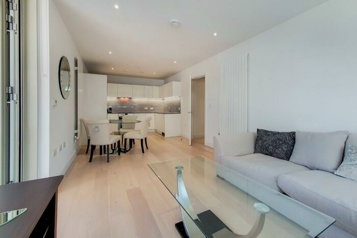 2 Bedroom Apartment To Rent In Starboard Way, London, E16
