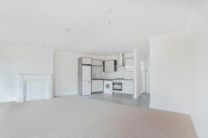 Studio To Rent In Mitcham Road, London SW17