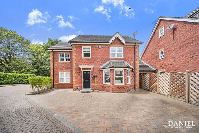 4 Bedroom Detached House For Sale In Forest Glade, Langdon Hills, SS16