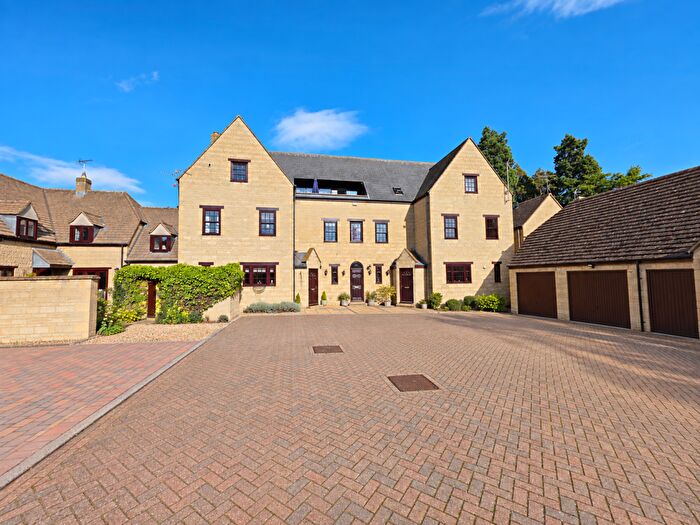 3 Bedroom Penthouse For Sale In Wakerley Drive, Peterborough, PE2