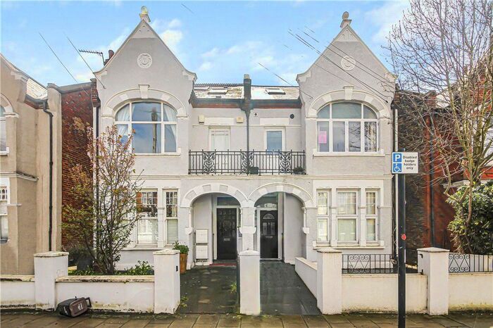 2 Bedroom Flat To Rent In Gleneldon Road, Streatham, SW16