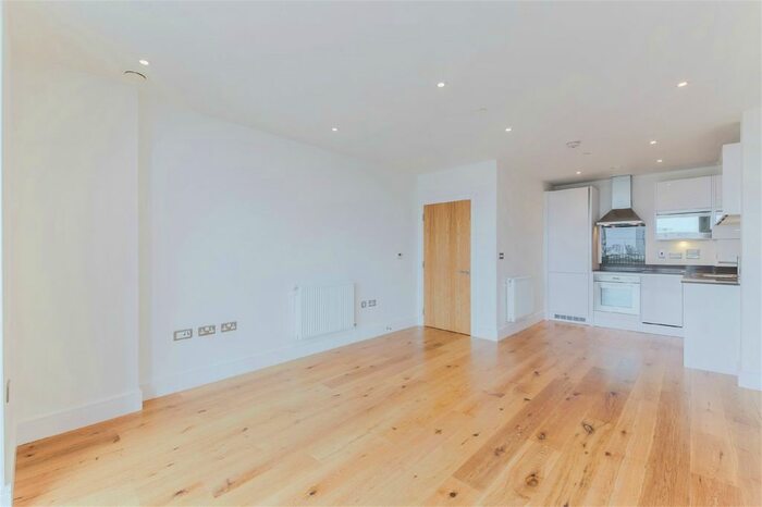 1 Bedroom Flat To Rent In Caxton Street North, Canning Town, London, E16