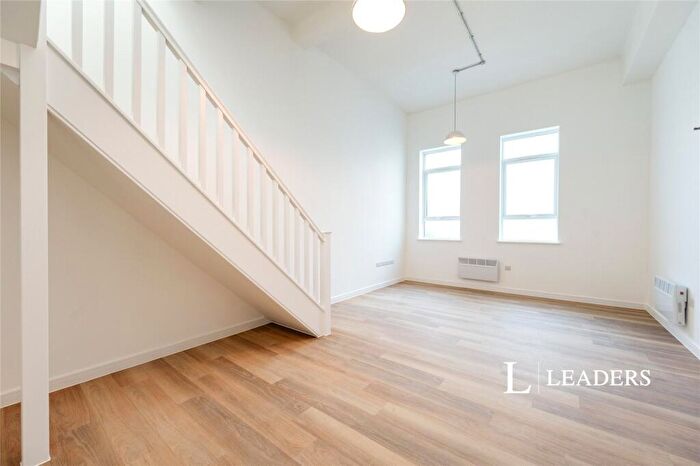 1 Bedroom Flat To Rent In Commercial Road, Portsmouth, Hampshire, PO1