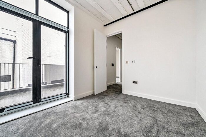 1 Bedroom Flat For Sale In Palmers Mews, Trade Close, Palmers Green, London, N13