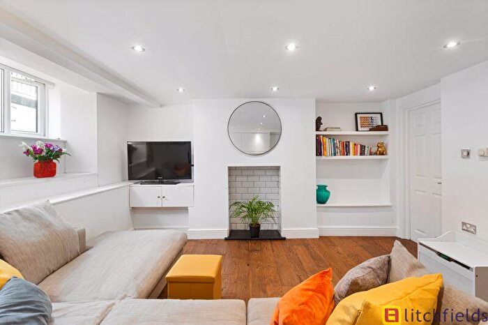 2 Bedroom Apartment For Sale In Highgate High Street, Highgate Village, London, N6