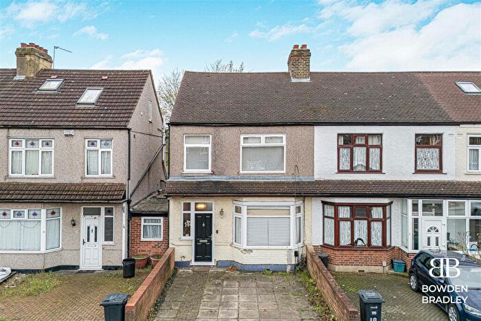 3 Bedroom End Of Terrace House For Sale In Carlton Drive, Barkingside, IG6