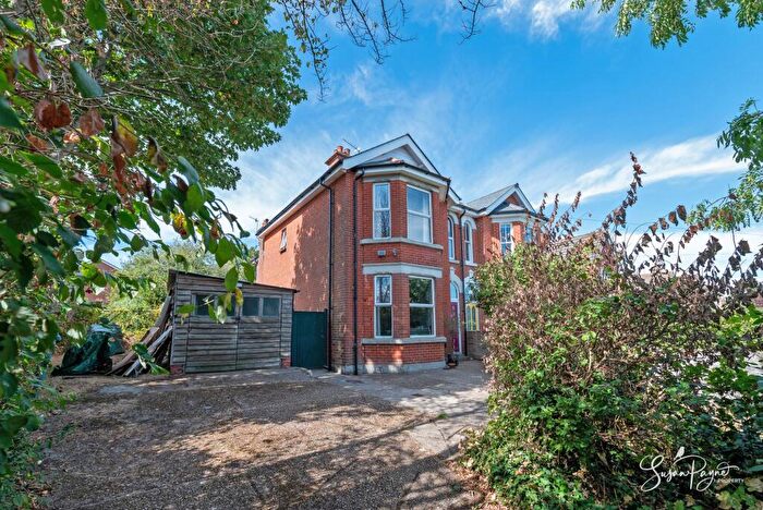 3 Bedroom Semi-Detached House For Sale In Park Road, Cowes, PO31