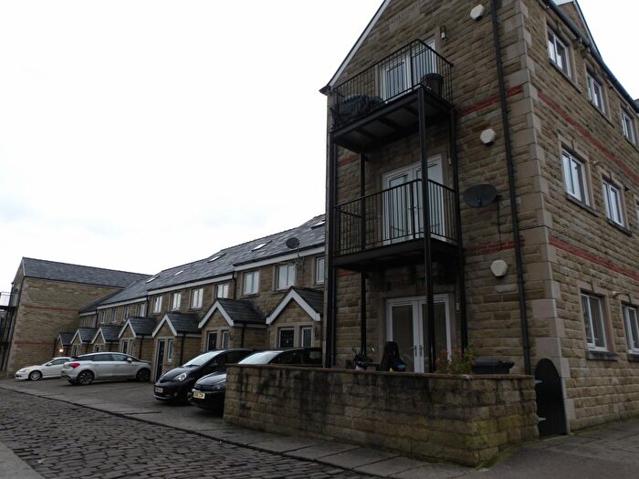 2 Bedroom Flat To Rent In Hendly Court, Colne, BB8