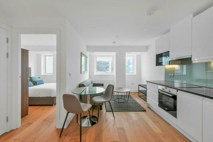 2 Bedroom Chalet To Rent In Tooley Street, London, SE1