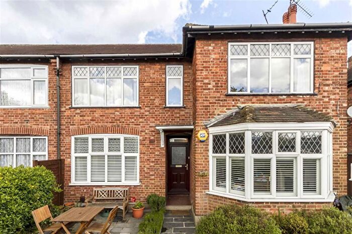 2 Bedroom Flat To Rent In Courtlands Avenue, Kew, TW9