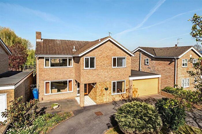 4 Bedroom Detached House For Sale In Putnoe Lane, Bedford, MK41