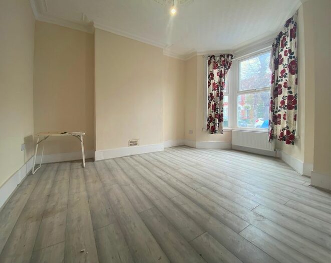 3 Bedroom Terraced House To Rent In First Avenue, Manor Park, E12