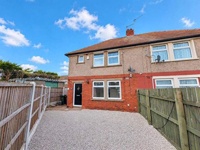 3 Bedroom Semi-Detached House For Sale In Wood Lane, Swain House, Bradford, BD2