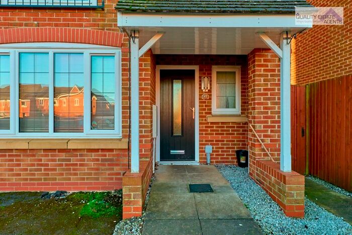 6 Bedroom Semi-Detached House To Rent In Galingale View, Keele, Newcastle Under Lyme, ST5