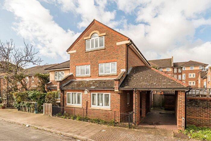 5 Bedroom Property For Sale In Old Hospital Close, Balham, SW12