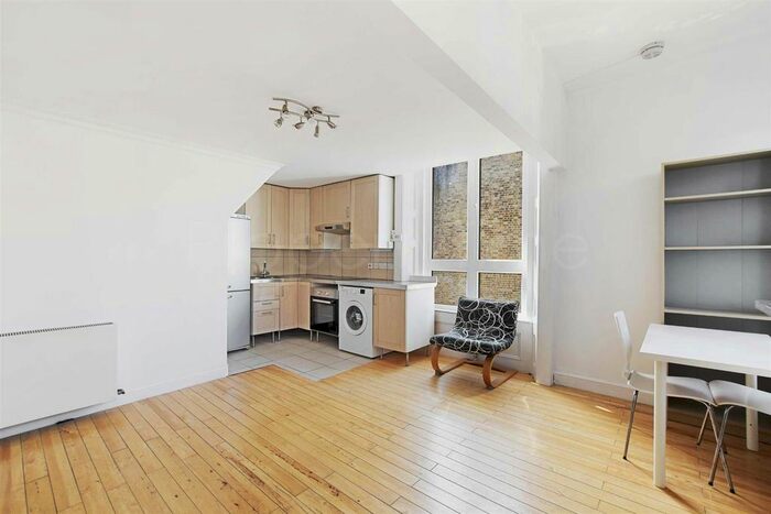 3 Bedroom Flat To Rent In Dresden Road, Archway, N19