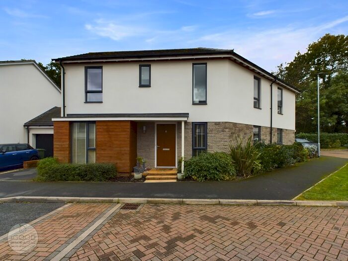 3 Bedroom Semi-Detached House For Sale In Moorcroft Lane, Hereford, HR1